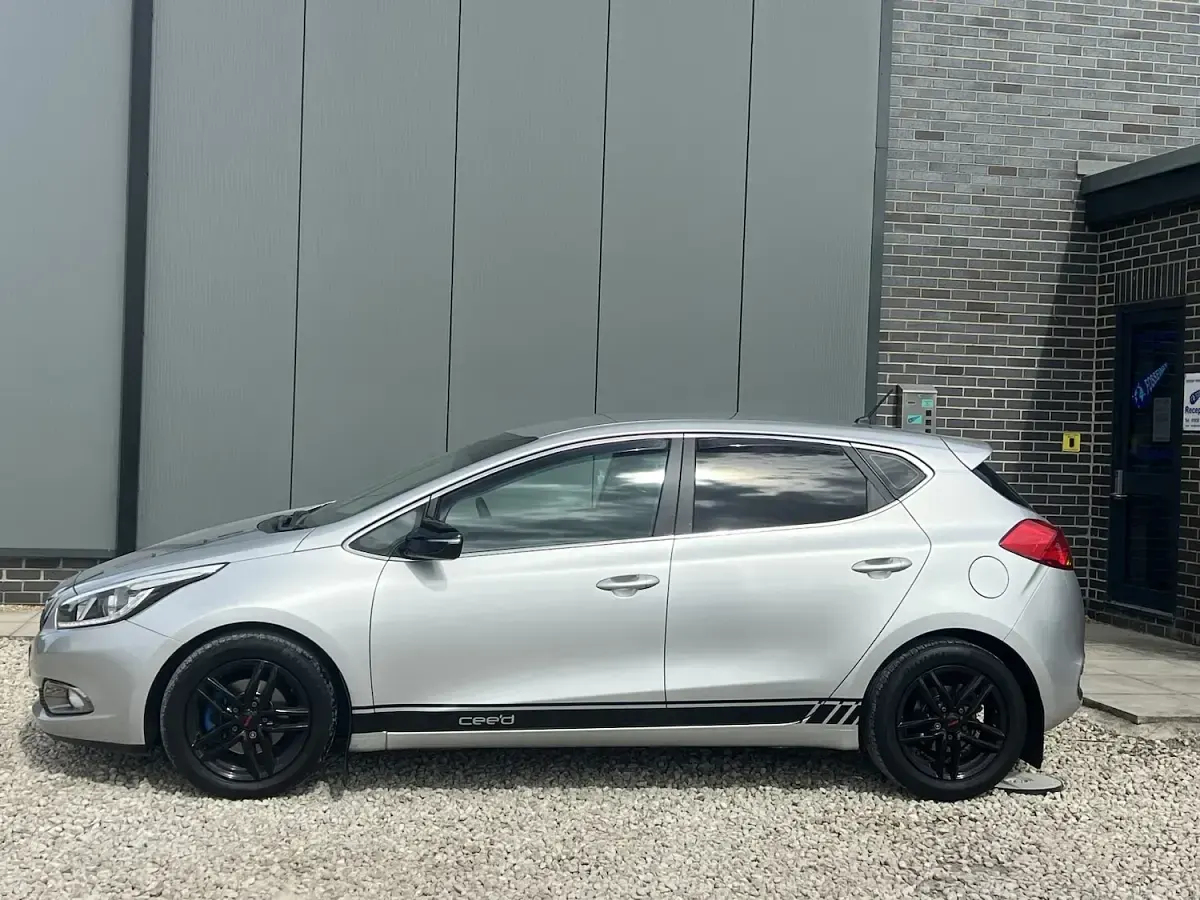 Used Kia Ceed 128 HP (94 kW) 2013 Silver Hatchback