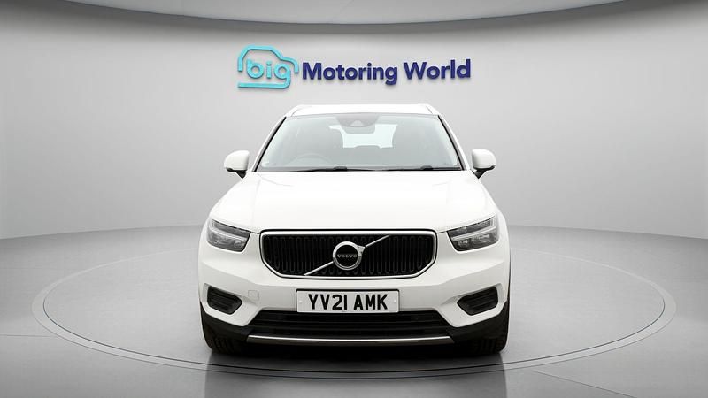Used Volvo XC40 Momentum 197 HP (144 kW) 2021 White SUV