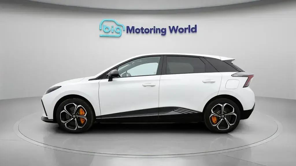 Used MG MG4 EV Trophy 319 kW (435 HP) 2023 White Hatchback