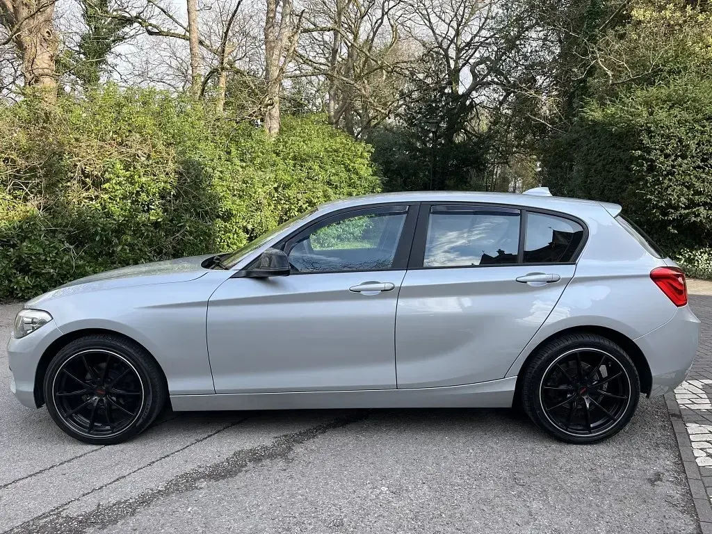 Używany BMW 118 2016 Srebrny Hatchback