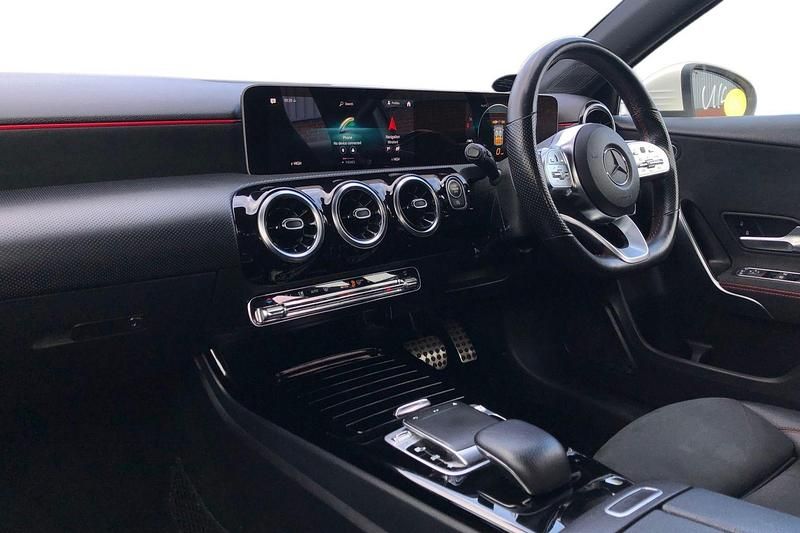 Used Mercedes A180 Executive 116 HP (85 kW) 2018 White Hatchback