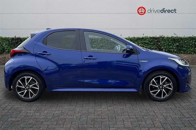 Used Toyota Yaris Hybrid Design 116 HP (85 kW) 2021 Blue Hatchback