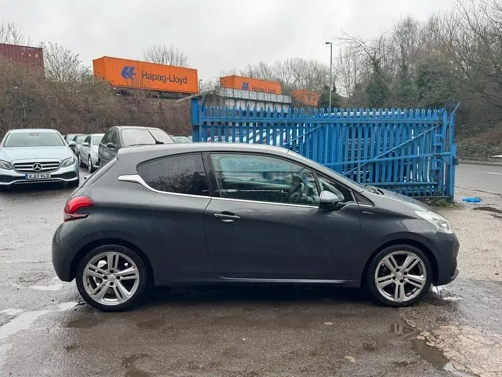 Gebraucht Peugeot 208 GT-line 100 PS (73 kW) 2016 Grau Kleinwagen
