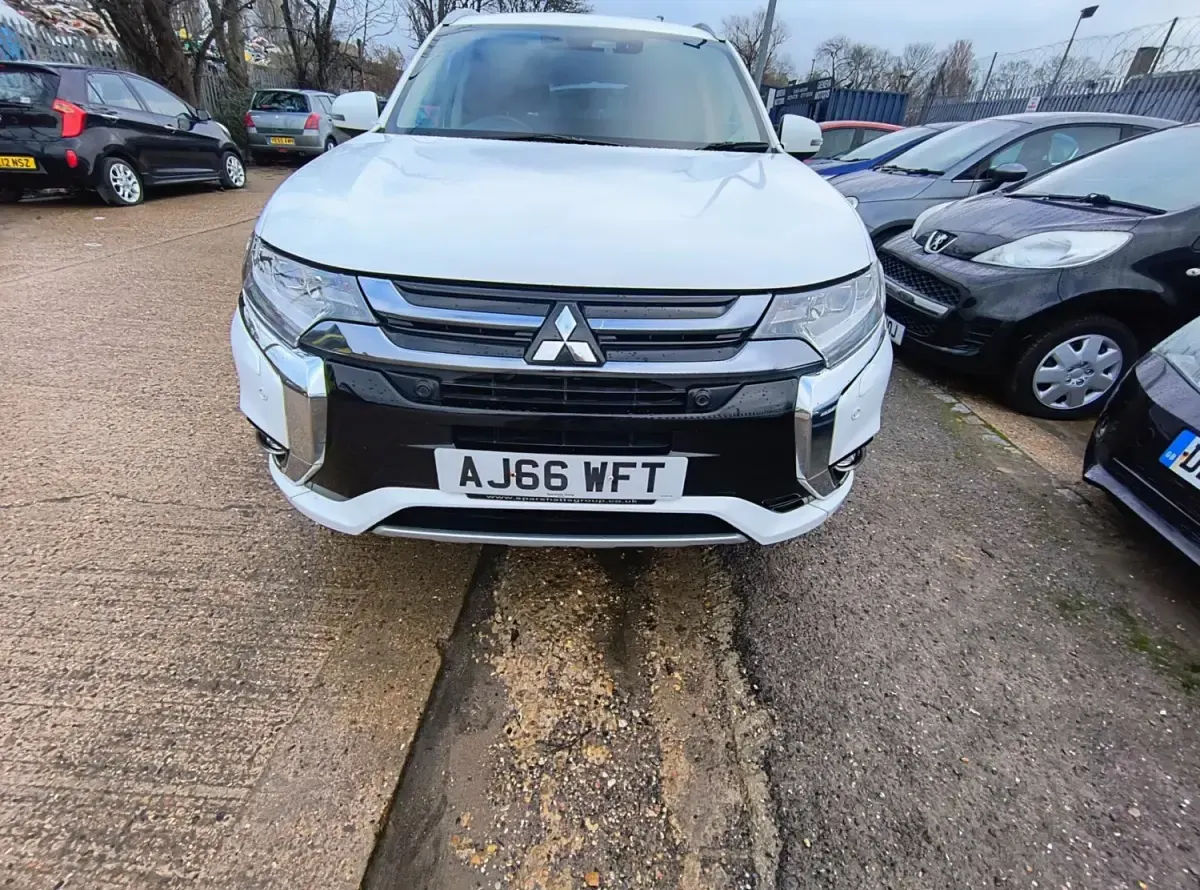 Usado Mitsubishi Outlander P-HEV 2017 Branco Carrinha