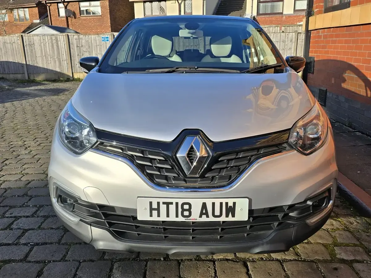 Used Renault Captur Iconic 90 HP (66 kW) 2018 Silver SUV