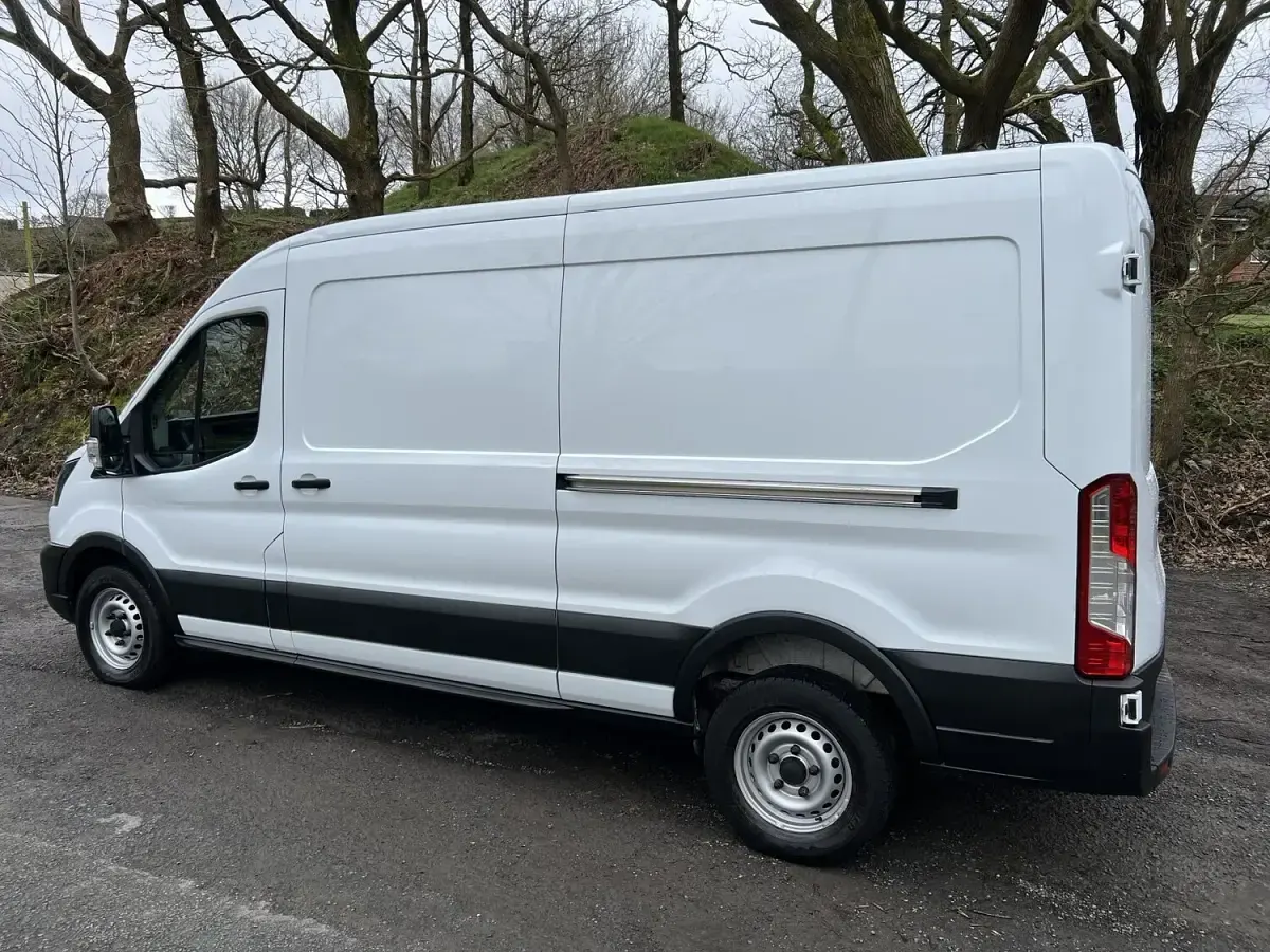 Used Ford Transit 105 HP (77 kW) 2022 White Van