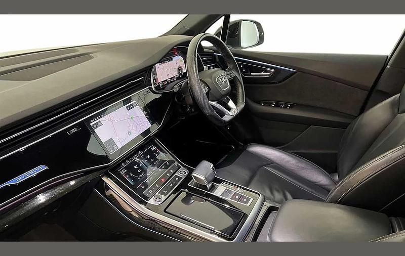 Used Audi Q7 Black Edition 281 HP (206 kW) 2021 White SUV