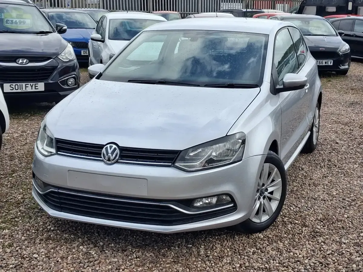 Usado VW Polo SE 2015 Prateado Citadino
