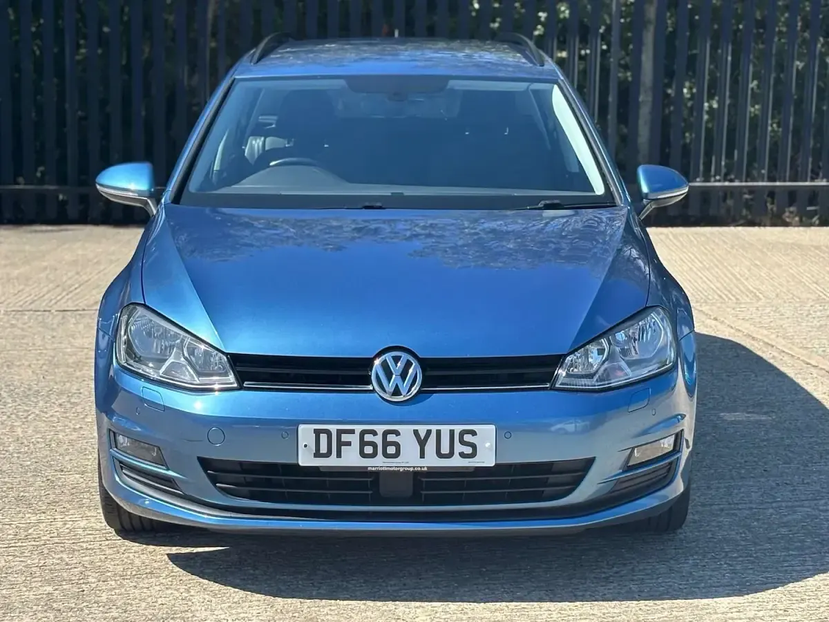 Used VW Golf VII Edition 110 HP (80 kW) 2016 Blue Estate