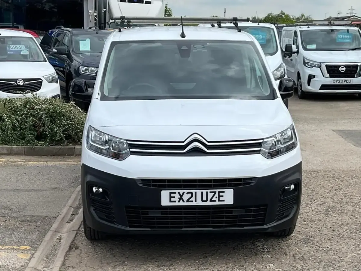 Used Citroën Berlingo Start 130 HP (95 kW) 2021 White MPV