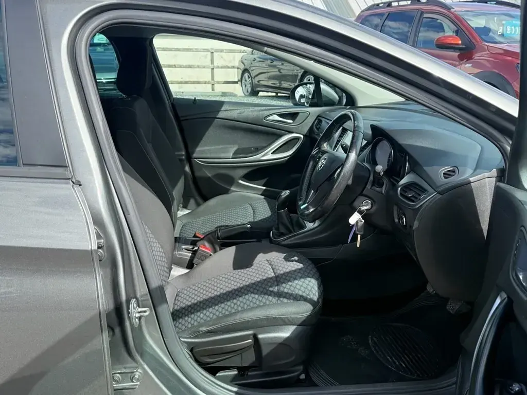 Second-hand Vauxhall Astra 150 CP (110 kW) 2018 Gri Hatchback