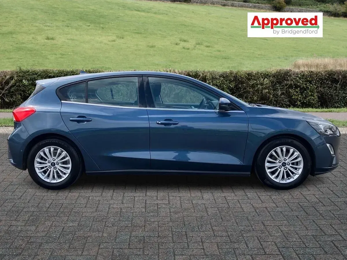 Używany Ford Focus Titanium 2021 Niebieski Hatchback