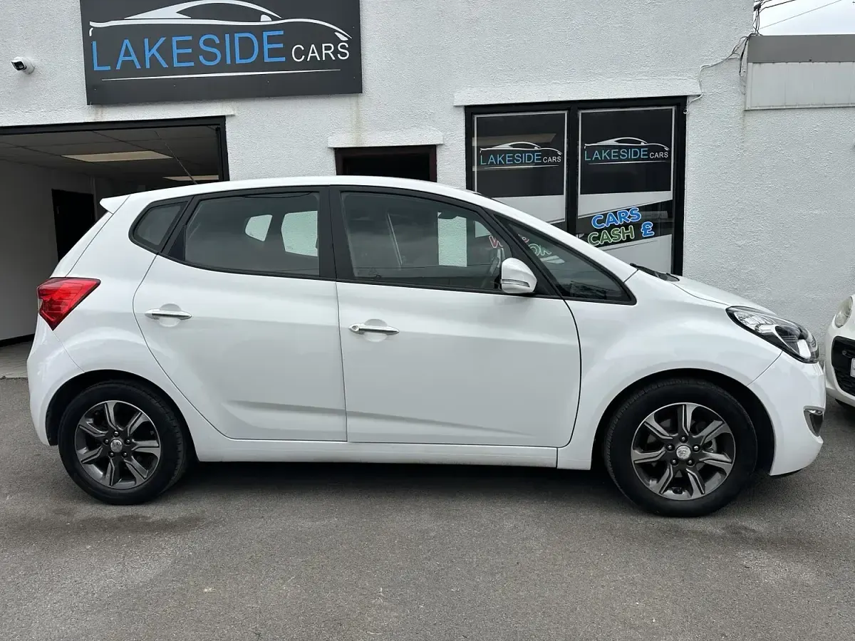 Used Hyundai ix20 SE 125 HP (91 kW) 2019 White Hatchback