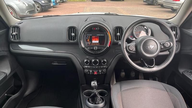 Used Mini Cooper Countryman Classic 134 HP (98 kW) 2019 White SUV