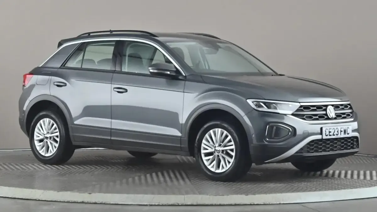 Usado VW T-Roc Life 150 HP (110 kW) 2023 Cinzento SUV