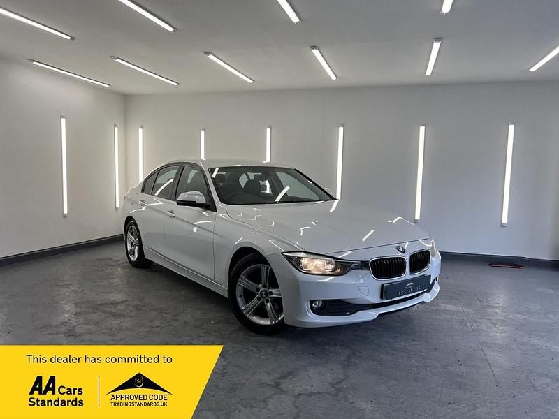 Begagnad BMW 318 2012 Vit Sedan