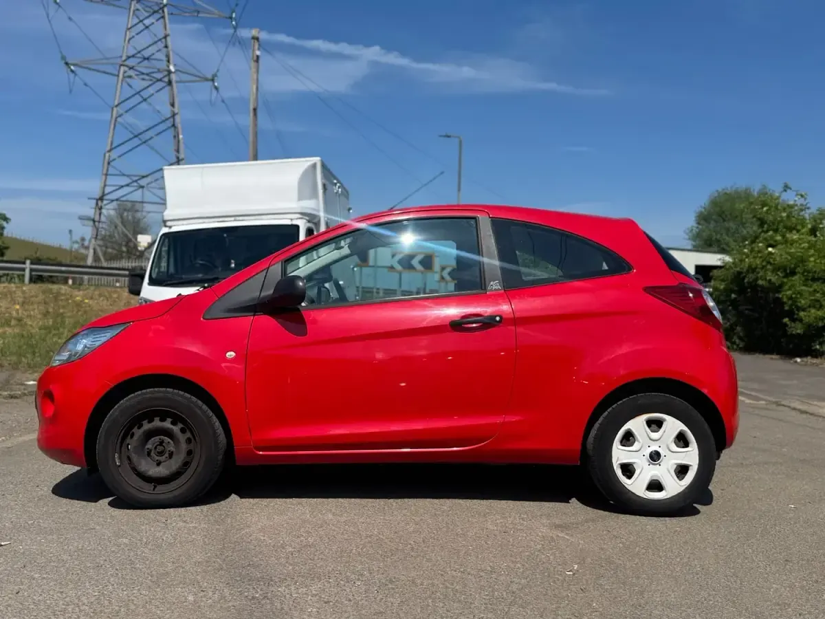 Usado Ford Ka Studio 69 HP (50 kW) 2013 Vermelho Citadino