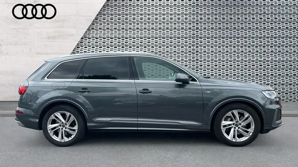 Used Audi Q7 S-Line 286 HP (210 kW) 2023 Grey SUV