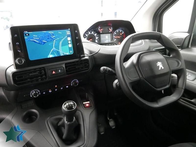 Used Peugeot Partner 100 HP (73 kW) 2021 White MPV