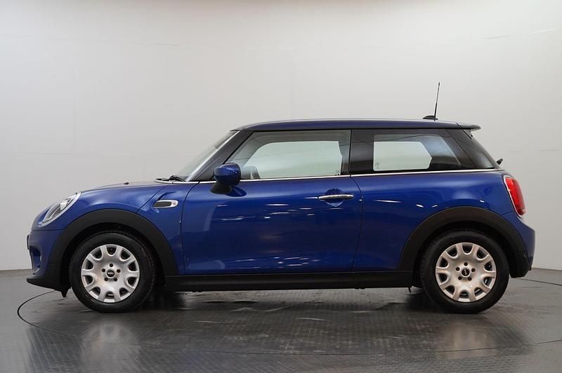 Usado Mini ONE Classic 102 CV (75 kW) 2020 Azul Utilitario