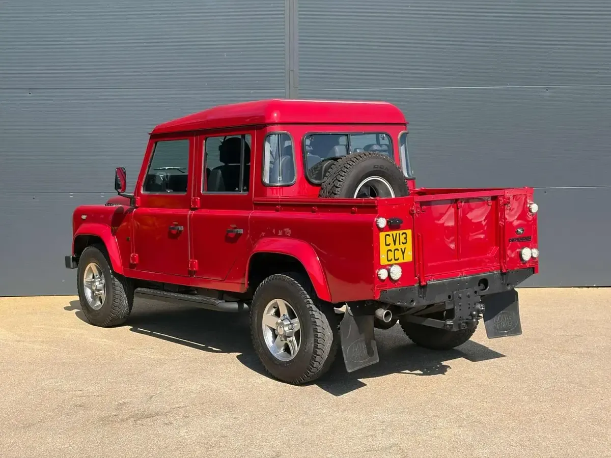 Used Land Rover Defender 122 HP (89 kW) 2013 Red Pickup