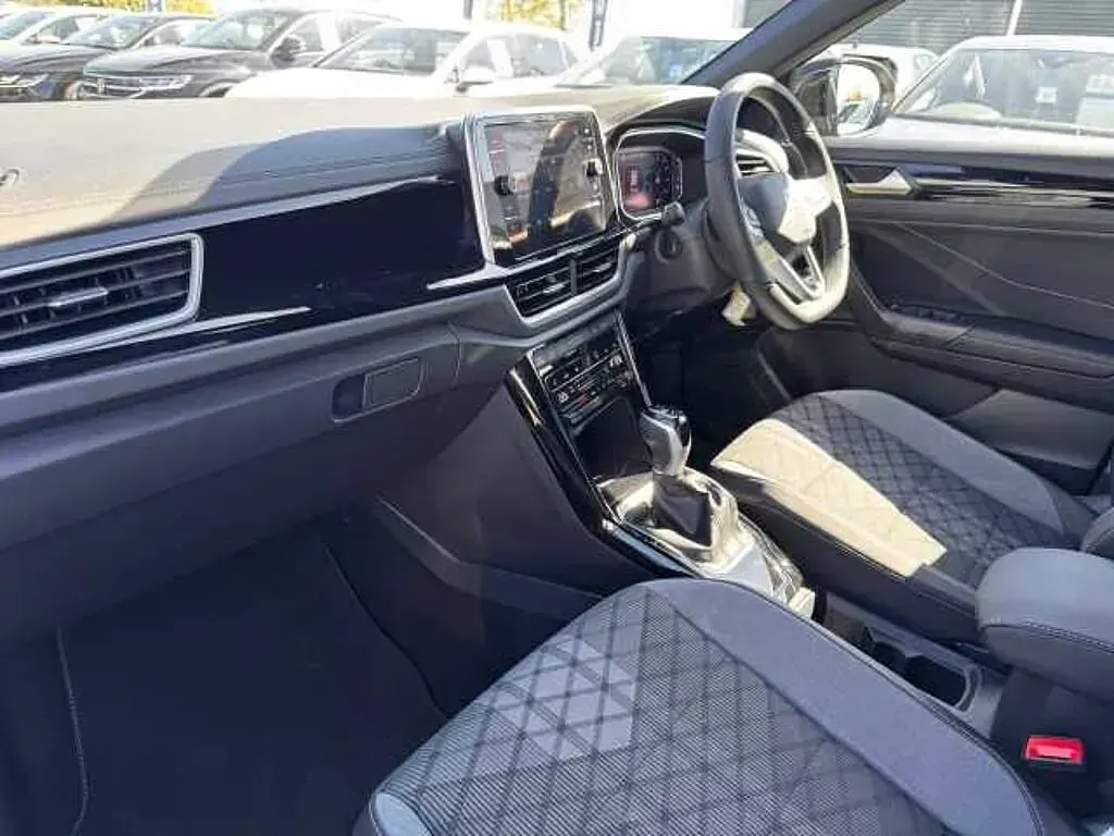 Used VW T-Roc R-line 150 HP (110 kW) 2025 Black SUV