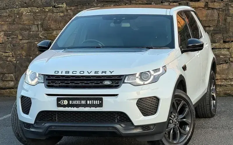 Used Land Rover Discovery 5 Landmark 179 HP (131 kW) 2019 White SUV