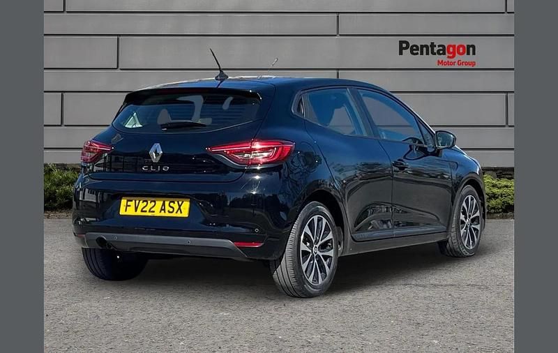 Used Renault Clio V Iconic 88 HP (64 kW) 2022 Black Hatchback