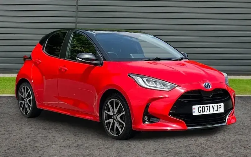 Usado Toyota Yaris Hybrid Edition 116 HP (85 kW) 2022 Citadino