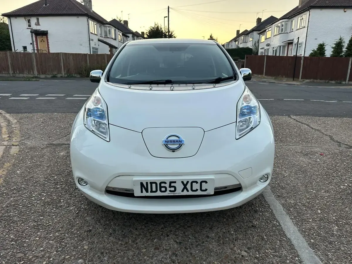 Used Nissan Leaf Tekna 80 kW (109 HP) 2016 White Hatchback