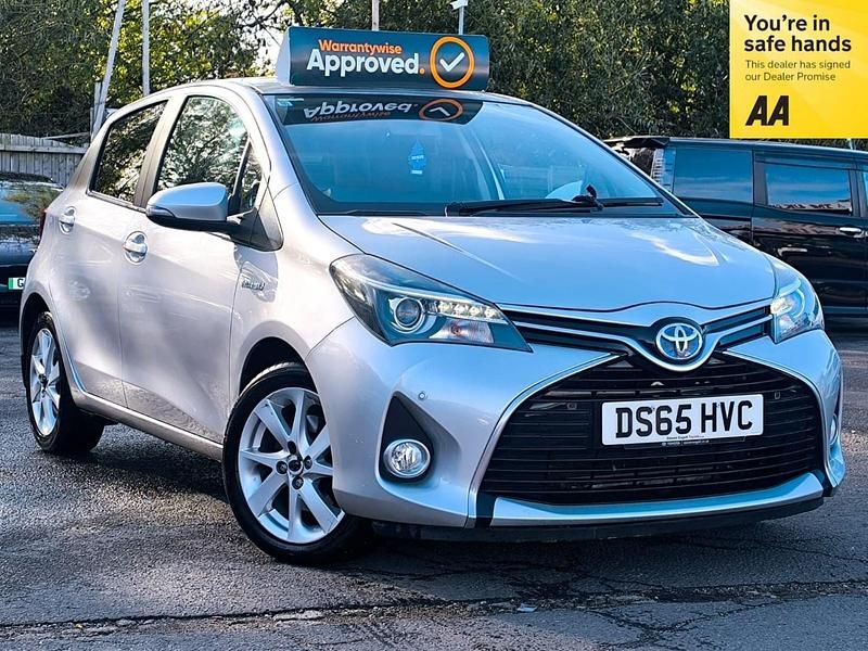 Silver Used 2015 Toyota Yaris Hybrid Sport Hatchback | £9,995 (Fair price) - Image 1/4