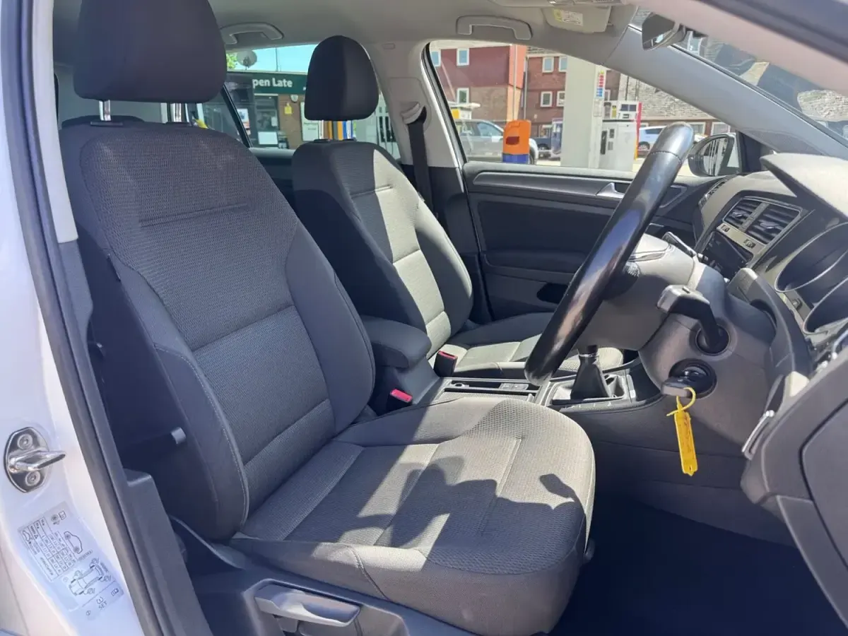 Used VW Golf VII Edition 115 HP (84 kW) 2020 White Hatchback