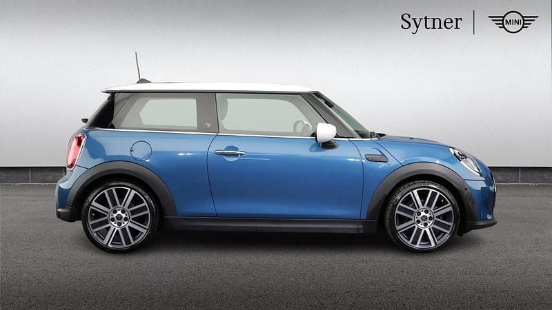 Begagnad Mini Cooper Exclusive 136 HK (100 kW) 2021 Blå Halvkombi