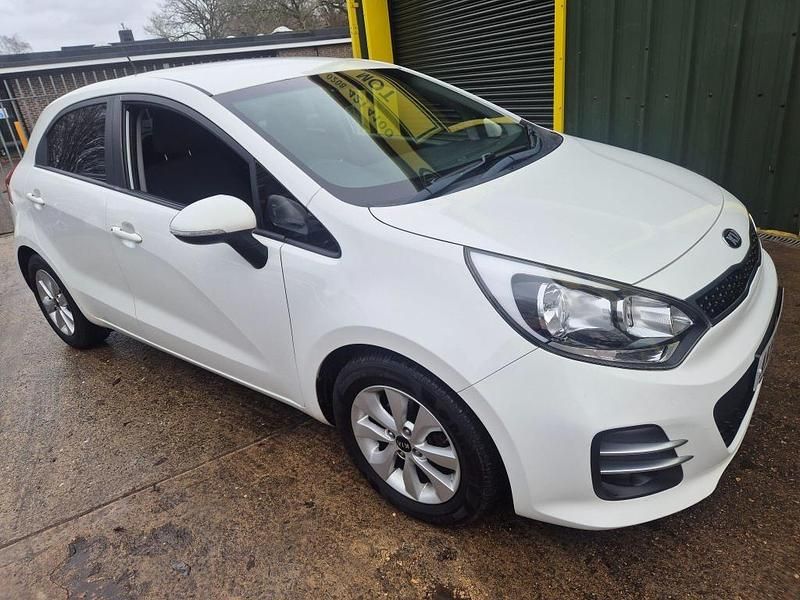 Used Kia Rio 84 HP (61 kW) 2016 White Hatchback