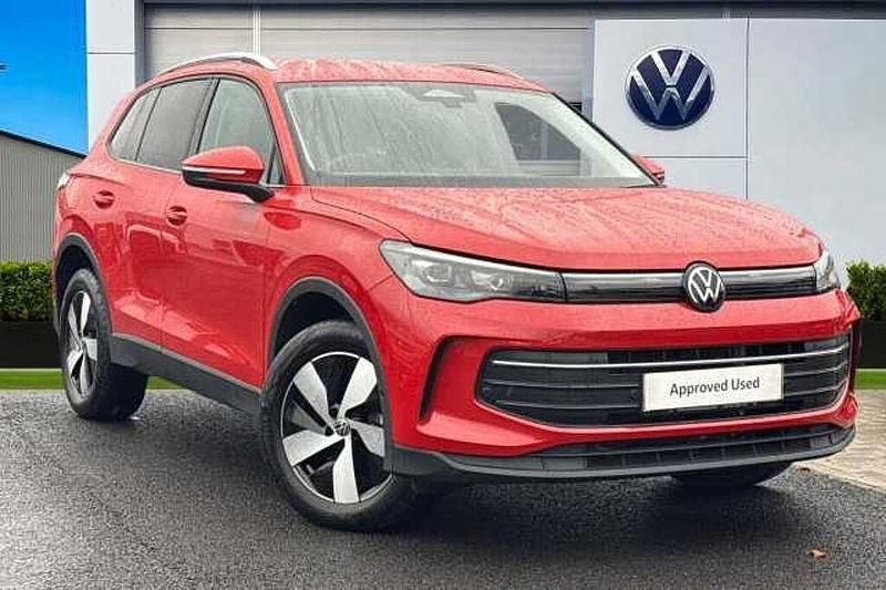Red Used 2025 VW Tiguan Match SUV | £27,490 (Super price) - Image 1/4