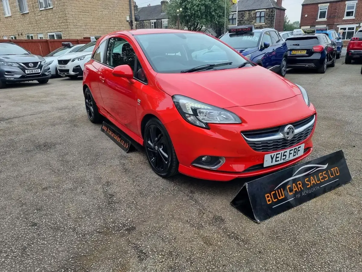 Used Vauxhall Corsa SRi 90 HP (66 kW) 2015 Red Hatchback