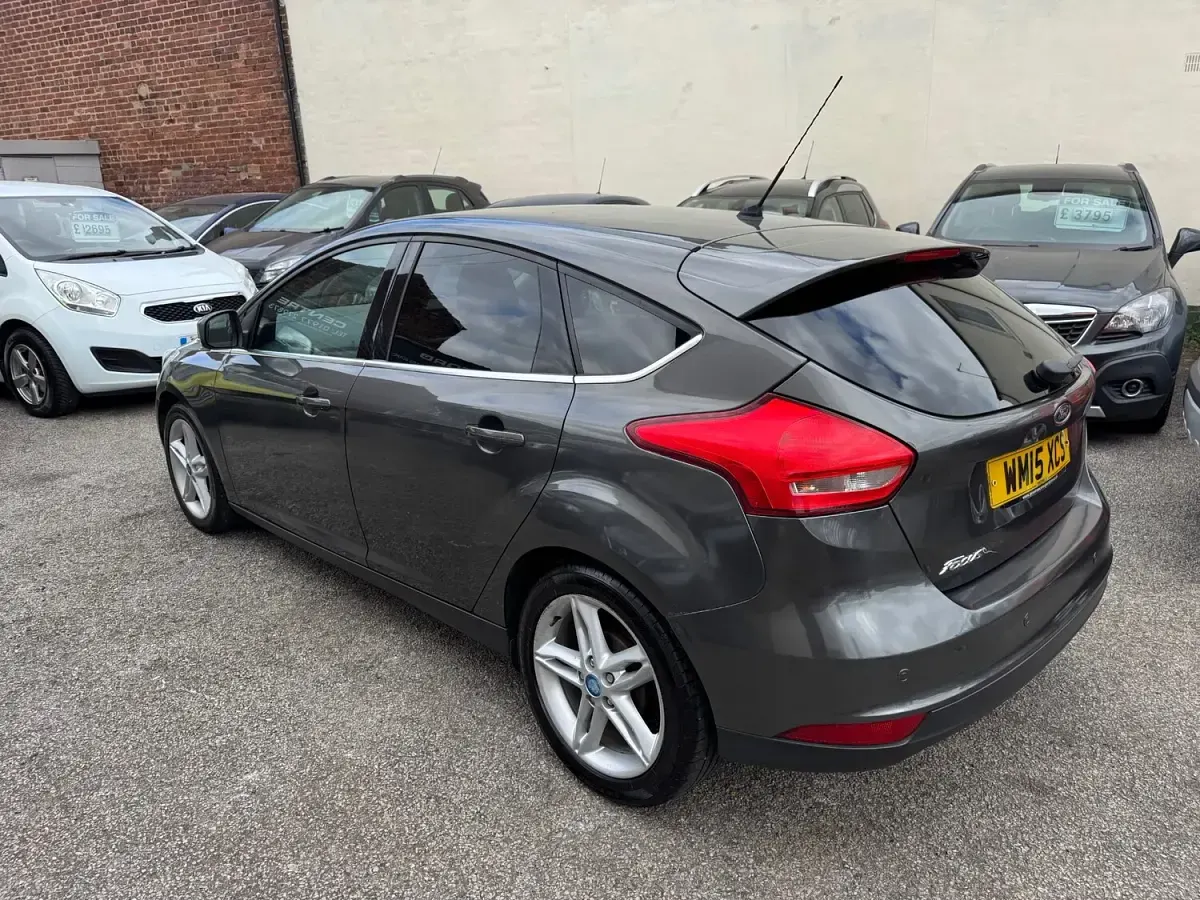 Used Ford Focus Titanium 115 HP (84 kW) 2015 Grey Hatchback