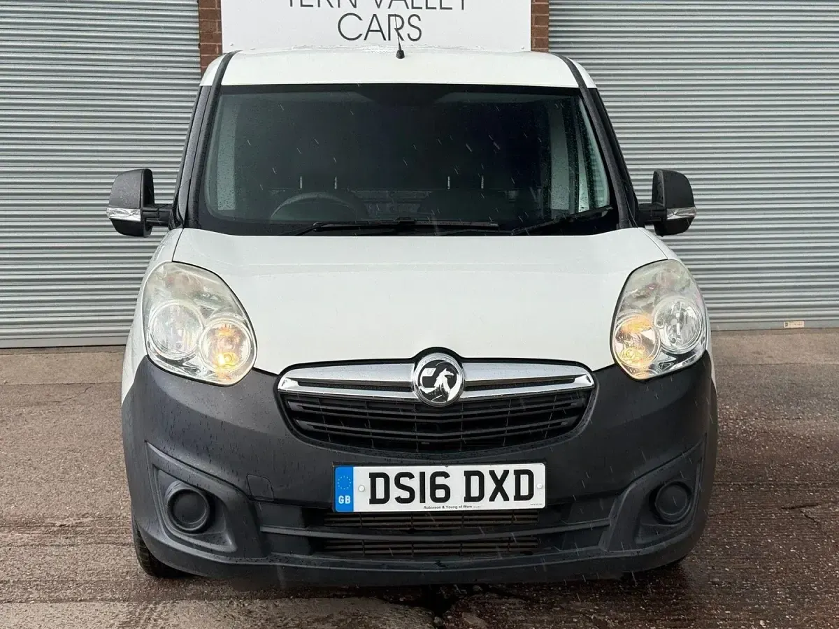 Used Vauxhall Combo 2016 White MPV