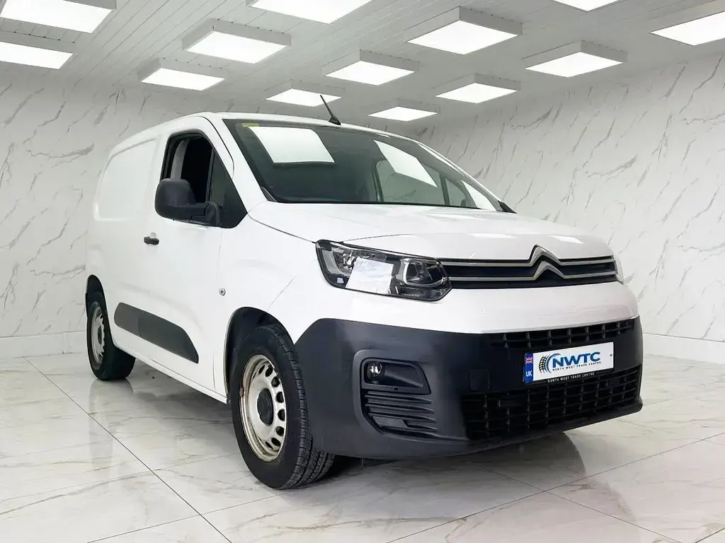 Used Citroën Berlingo 75 HP (55 kW) 2020 White MPV