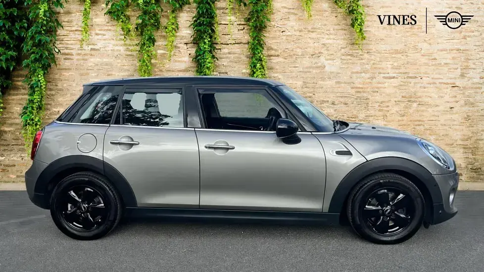 Used Mini Cooper Classic 134 HP (98 kW) 2018 Silver Hatchback