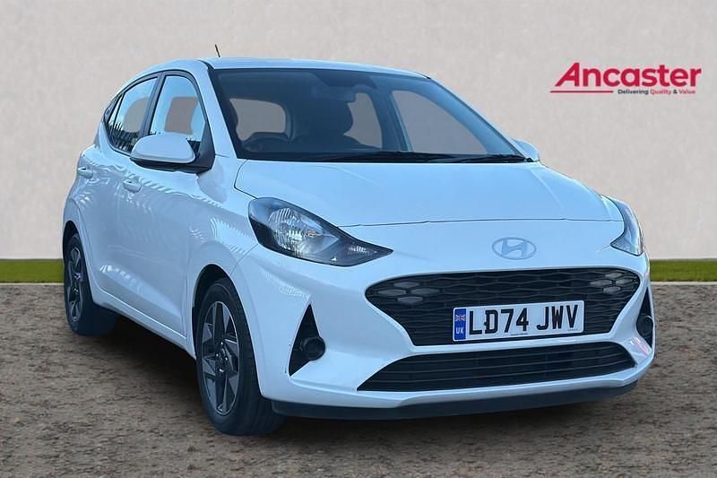 Used Hyundai i10 Advanced 62 HP (45 kW) 2024 White Hatchback