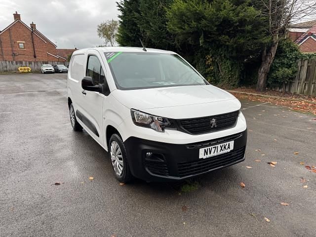 Used Peugeot Partner Premium 2022 White MPV