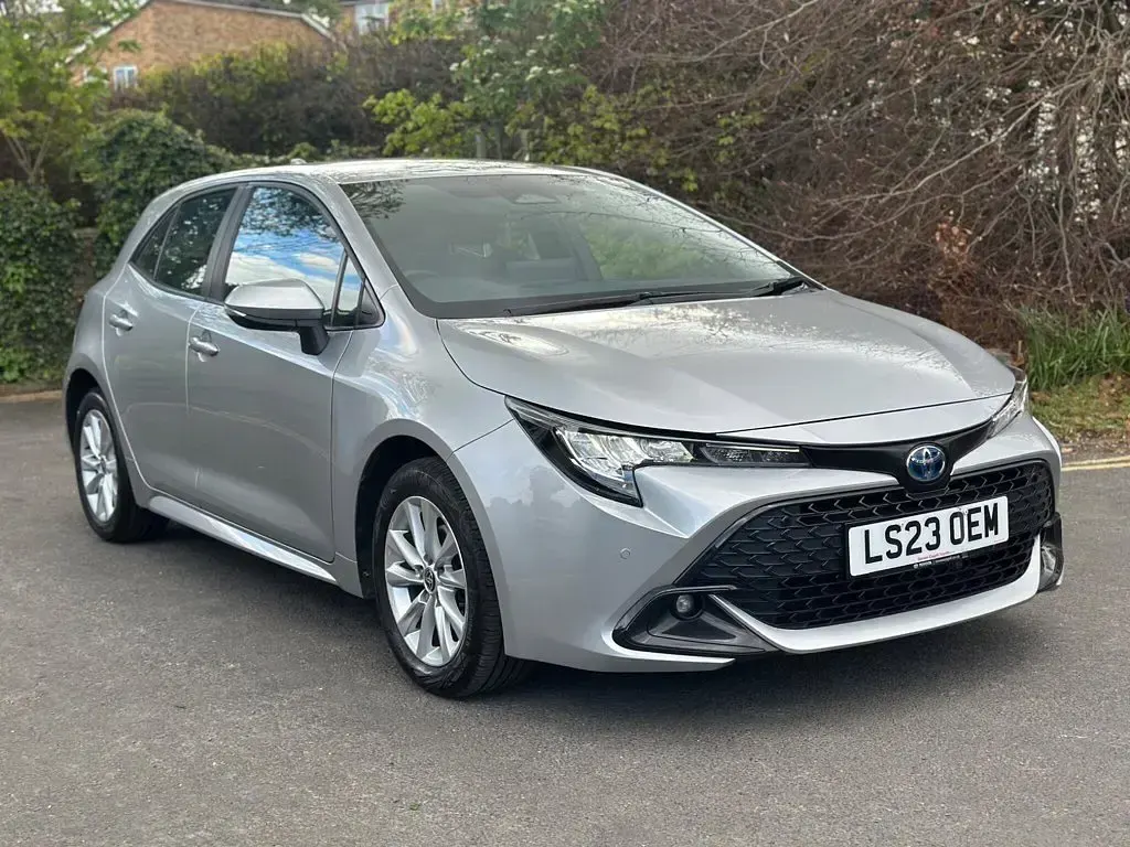Used Toyota Corolla 138 HP (101 kW) 2023 Silver Hatchback