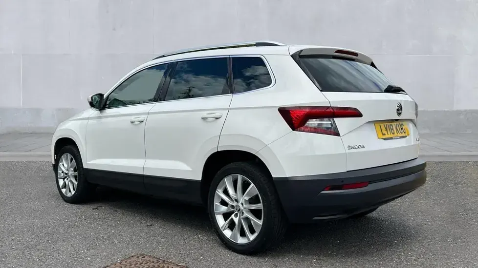 Used Skoda Karoq SE L 116 HP (85 kW) 2018 Candy white SUV