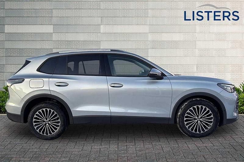 New VW Tiguan Match 2025 Oyster silver SUV