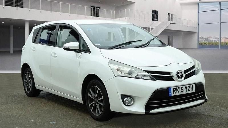White Used 2015 Toyota Verso MPV | £4,695 (Good price) - Image 1/4