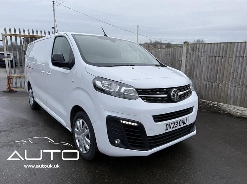 White Used 2023 Vauxhall Vivaro MPV | £14,195 (Good price) - Image 1/4