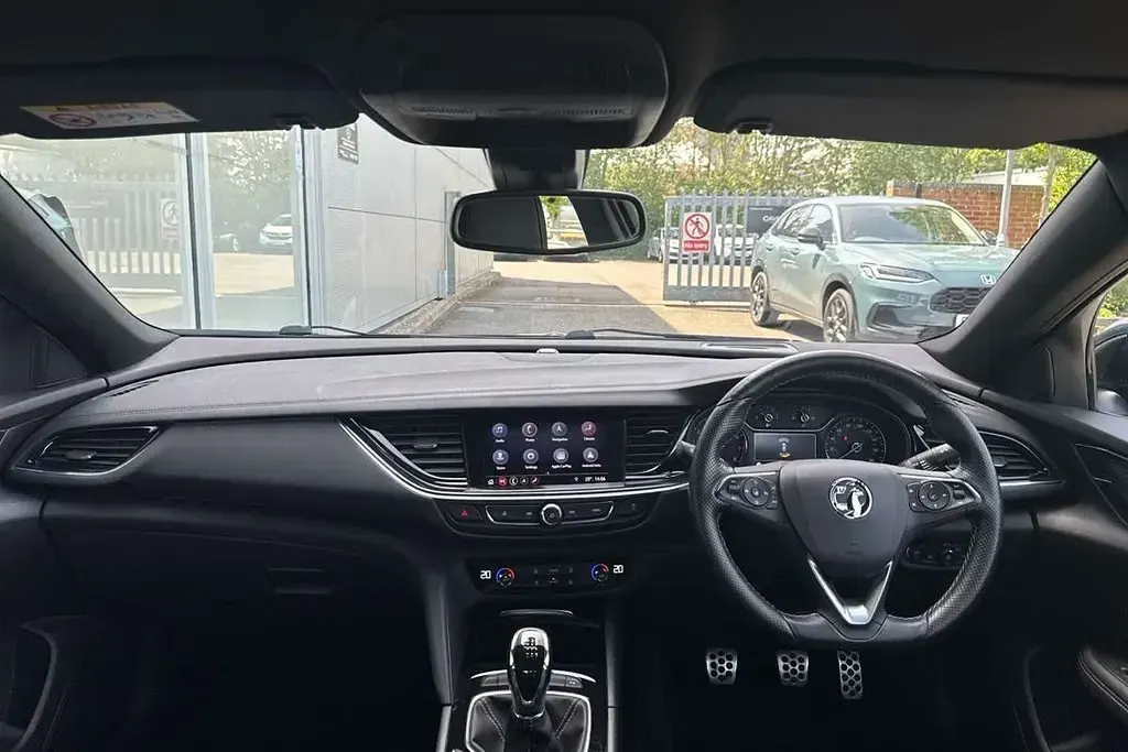Begagnad Vauxhall Insignia SRi 162 HK (119 kW) 2018 Blå Halvkombi