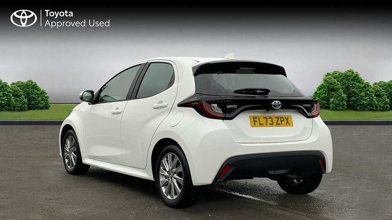 Used Toyota Yaris Hybrid 116 HP (85 kW) 2023 Pure white Hatchback