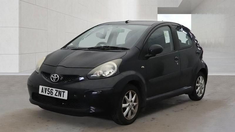 Begagnad Toyota Aygo 2007 Svart Halvkombi